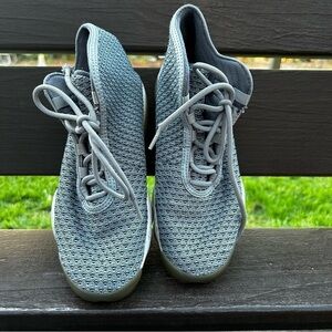 Nike air‎ Jordan horizon youth gray white athletic sneakers